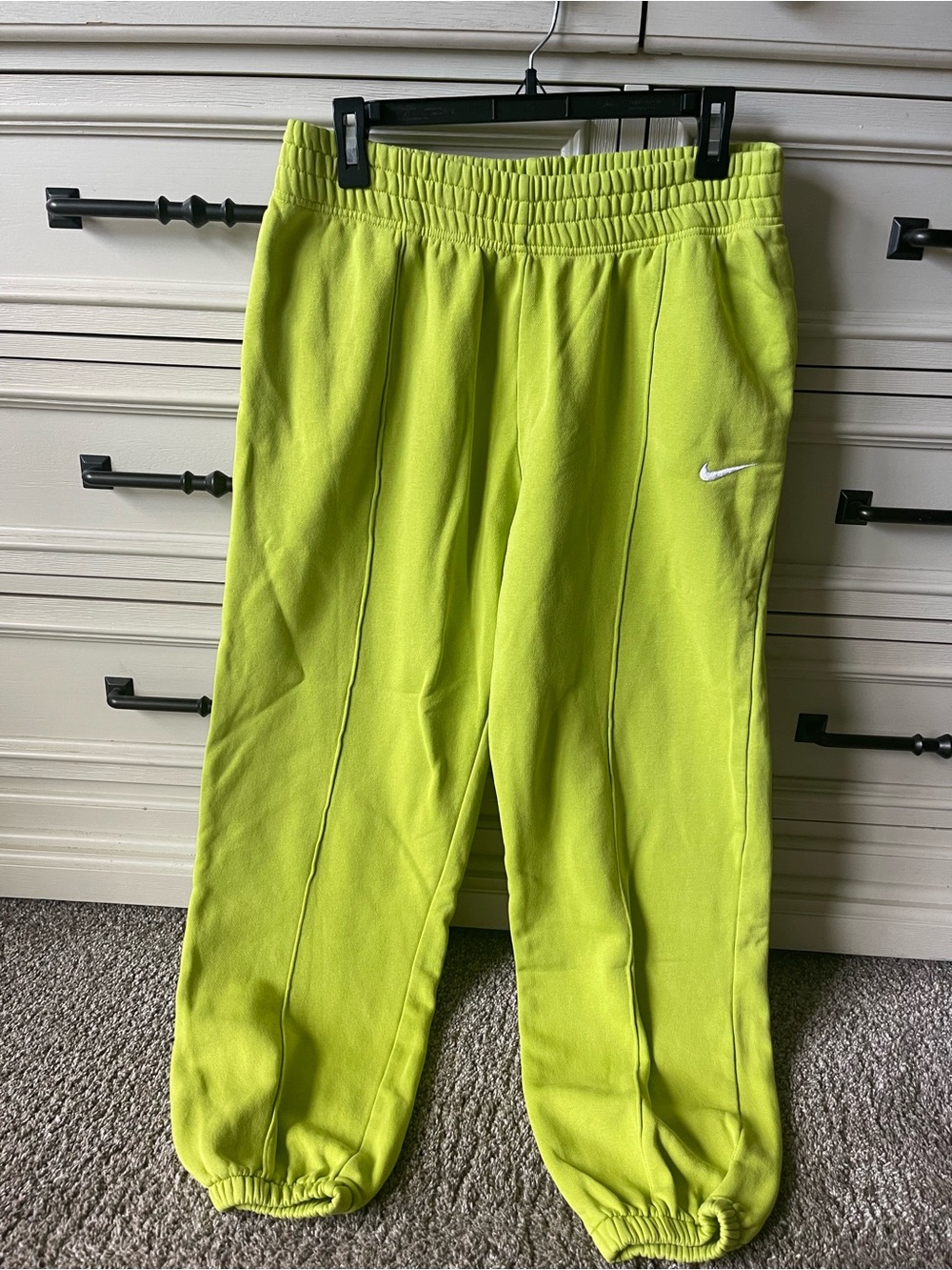 Nike sportswear essential fleece pintuck pants lime green size medium
